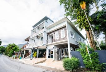 OYO 295 Salamat Bangtao allows 18 year olds to book a room