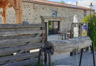 LES GALAINES has Balcony rooms