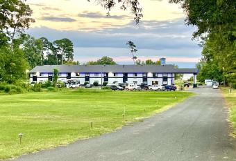 Rodeway Inn & Suites has Balcony rooms