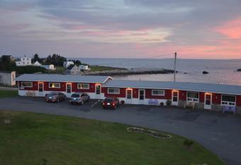 Clifty Cove Motel has Balcony rooms