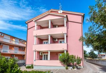 Apartmani Diana has Balcony rooms