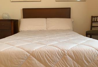 Maison Ancienne - Self check-in allows 18 year olds to book a room