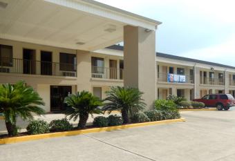 Motel 6 Luling. La has Smoking rooms