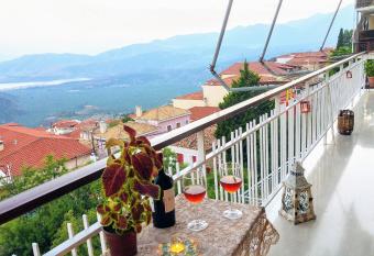 Delphic Horizons has Balcony rooms