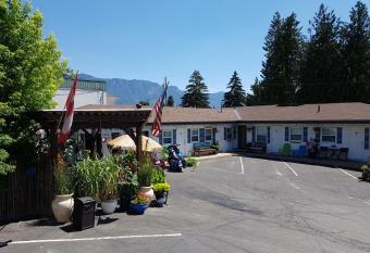 Creston Valley Motel allows 18 year olds to book a room