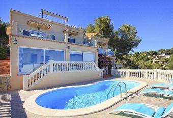 Que Sera allows 18 year olds to book a room