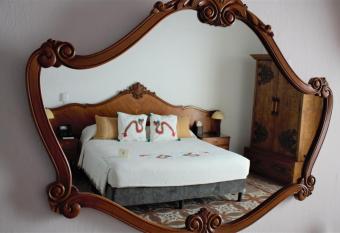 Quinta Alh  ndiga Galindo Hotel Boutique allows 18 year olds to book a room