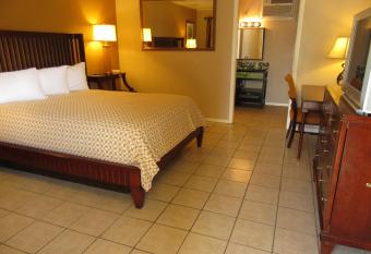 El Patio Inn allows 18 year olds to book a room