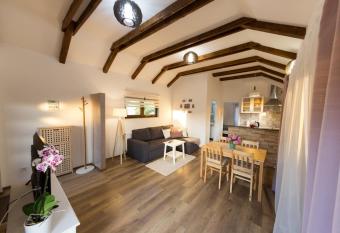 Apartman Maja 2 has Balcony rooms