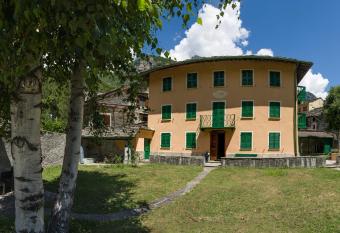 Ca   d   ambra has Balcony rooms