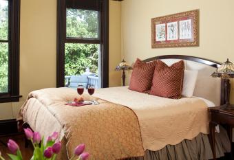 Azalea Inn and Villas allows 18 year olds to book a room