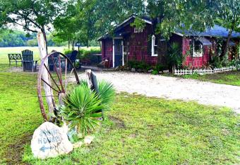 Country Woods Inn has Balcony rooms