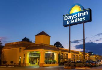 Days Inn & Suites by Wyndham Vicksburg allows 18 year olds to book a room