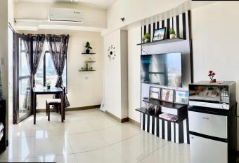Mabolo Garden Flats Condotel has Balcony rooms
