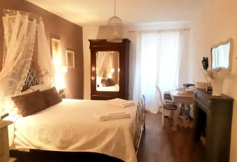 Livia s Charming House allows 18 year olds to book a room