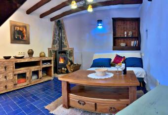 Casa Mandarina centro de C  mpeta con chimenea y terraza con vistas has Balcony rooms