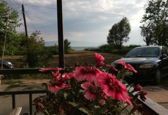 Apartman Lili has Smoking/Balcony rooms