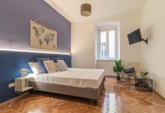 Elegante 8 posti vicino alla stazione - Grey e Blu allows 18 year olds to book a room