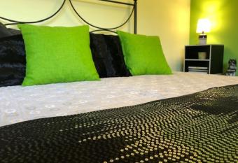 Myfashionhouse allows 18 year olds to book a room