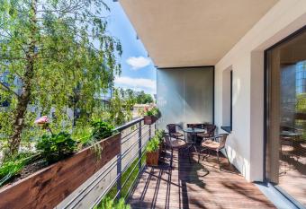 Lovely Oldtown Apartment allows 18 year olds to book a room