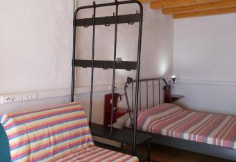 Mayor 17 Apartamento 4 allows 18 year olds to book a room