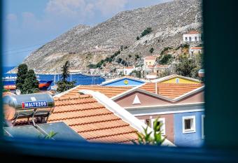 Symi Fos House has Balcony rooms