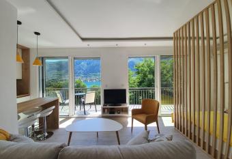 Viola lux apartments allows 18 year olds to book a room