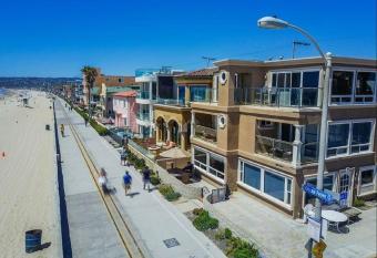 Luxury Penthouse with Elevator - Sleeps 10+ - Family Friendly Sun / Surf / Sand has Balcony rooms