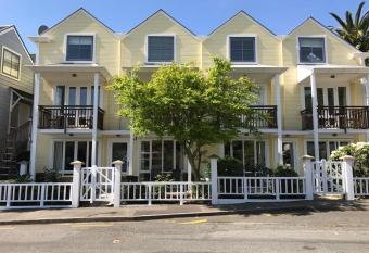 The Bruce Waterfront Apartments by AVI allows 18 year olds to book a room