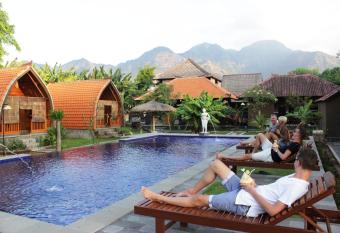 Kubu Padi Wooden House has Balcony rooms