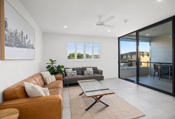 Rockpool 2 Sawtell Beach - Just steps to Restaurants and 2 min Stroll to Beach! has Balcony rooms