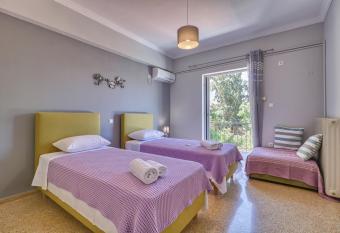 Carpe Diem near the Athens airport has Balcony rooms