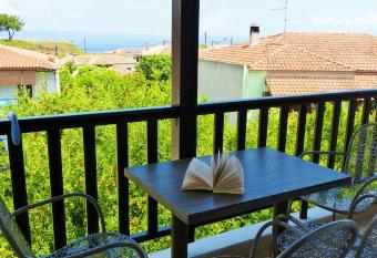 Yannis Apartments allows 18 year olds to book a room