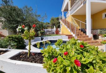 Apartmani Axa has Balcony rooms