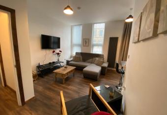 Self catering Skipton town centre apartment allows 18 year olds to book a room