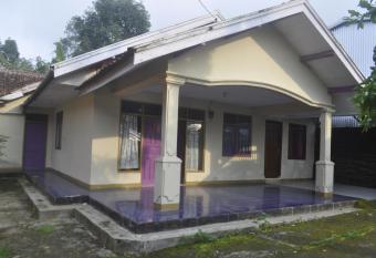 Dallil Homestay has Balcony rooms