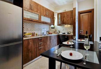 Markisia s Luxury Corfu Town Apartment allows 18 year olds to book a room