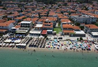 Del Soll allows 18 year olds to book a room