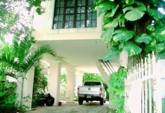 Hostal Villa Mercedes has Balcony rooms