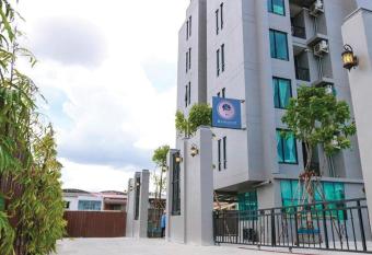 RoomQuest Sukhumvit 107 has Balcony rooms