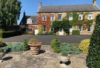 Dalton House Bed and Breakfast has Balcony rooms