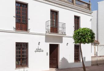 Chac  n Apartments & Suites allows 18 year olds to book a room