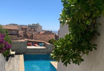 Bon s  jour au Soleil allows 18 year olds to book a room