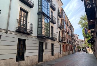 Apartamento Juan de Herrera VUT47168 allows 18 year olds to book a room