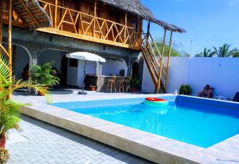 Hostal Villa Brisa allows 18 year olds to book a room