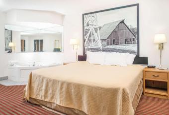 Super 8 by Wyndham Nebraska City allows 18 year olds to book a room