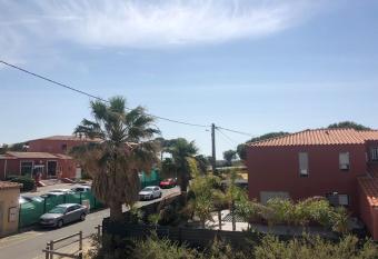 T2 Climatis   A 20 m  tres de la plage allows 18 year olds to book a room