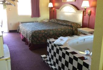 Relax Inn has rooms with a private hot tub