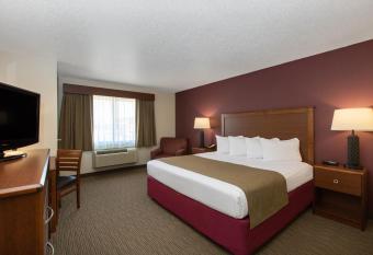 AmericInn by Wyndham Merrill has rooms with a private hot tub