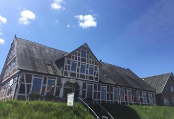 Deichschatz allows 18 year olds to book a room